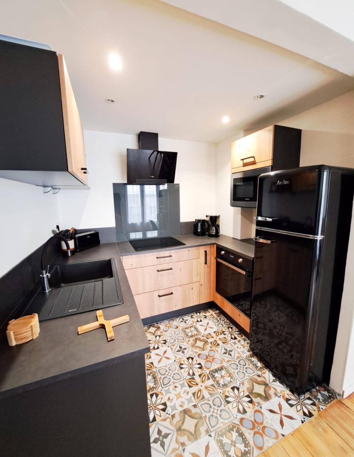 Le Coeur De - Plein Centre - 150m De La - Cour Exterieur Privative - Ideal Pour Couple * Royan
